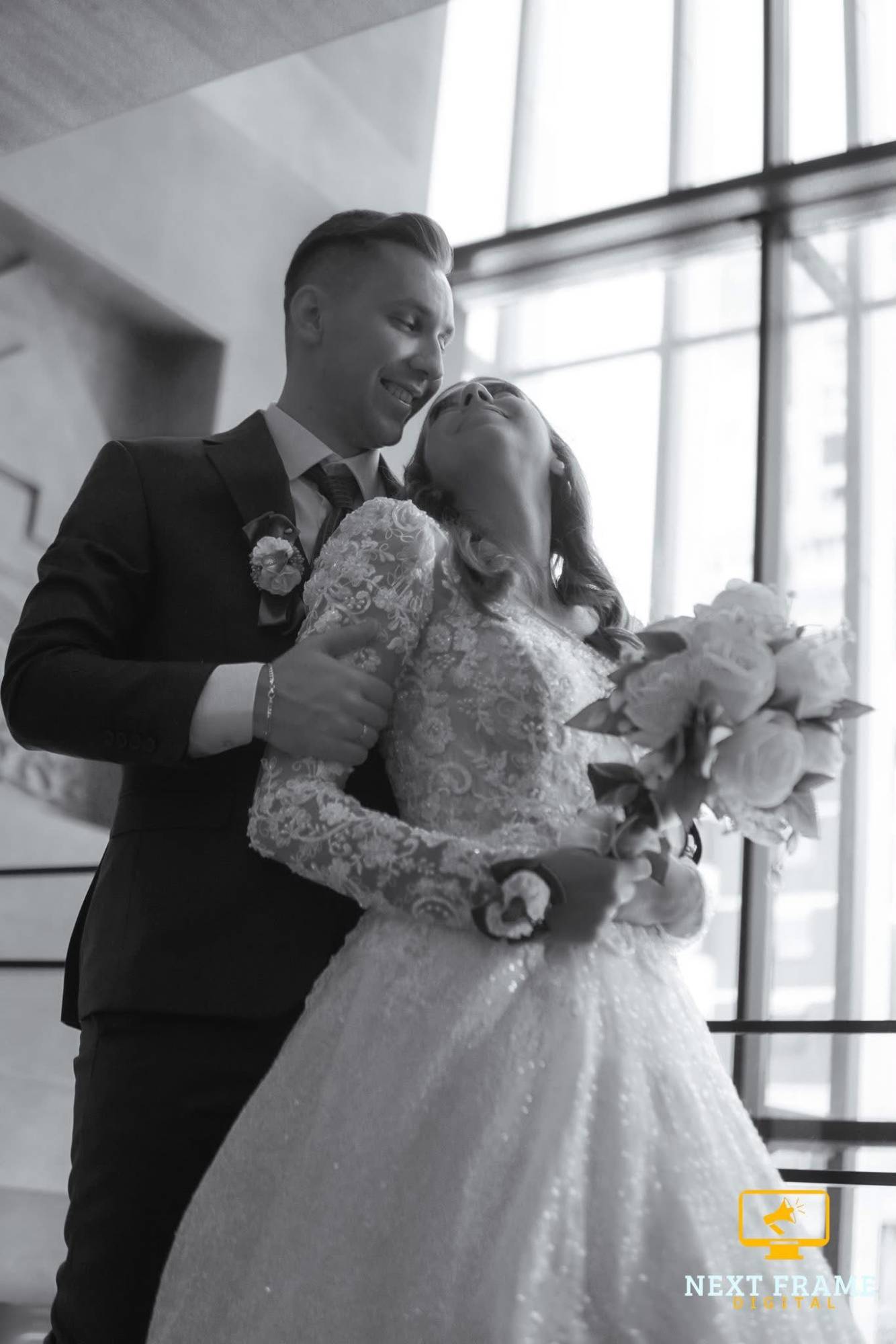 Mladenci, crno-bijela fotografija vjenčanja